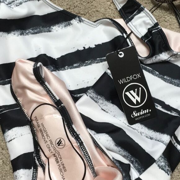 WILDFOX 🌺Host Pick🌺 stripe ‘80s swimsuit - Picture 6 of 7